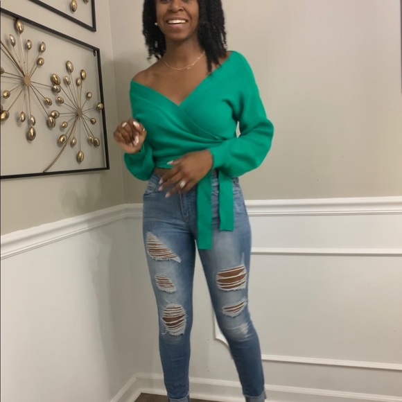 Green Sweater - Picture 4 of 4